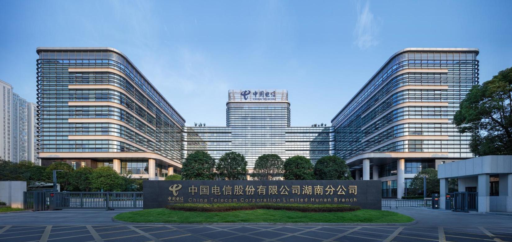 公司承建的湖南信息園（調(diào)度大樓、通信機(jī)房、地下室、附屬樓）工程榮獲兩項(xiàng)（土建、安裝）中國(guó)建設(shè)工程魯班獎(jiǎng)